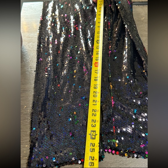 Straight leg/legging sequin pants size 2x but fits more like an xl in my opinion - Picture 6 of 9